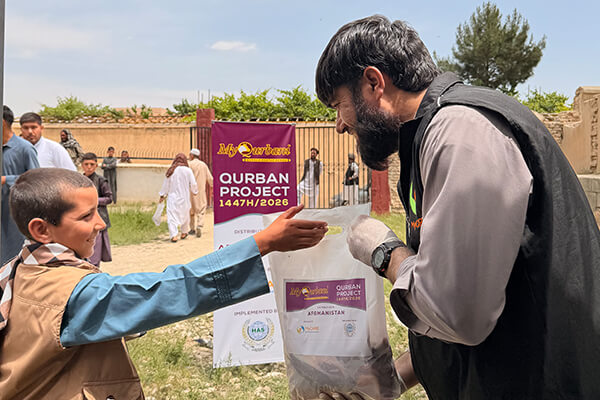 Agihan gurban kepada penerima di Afghanistan