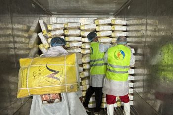Penyusunan Daging Tin untuk ke Gaza